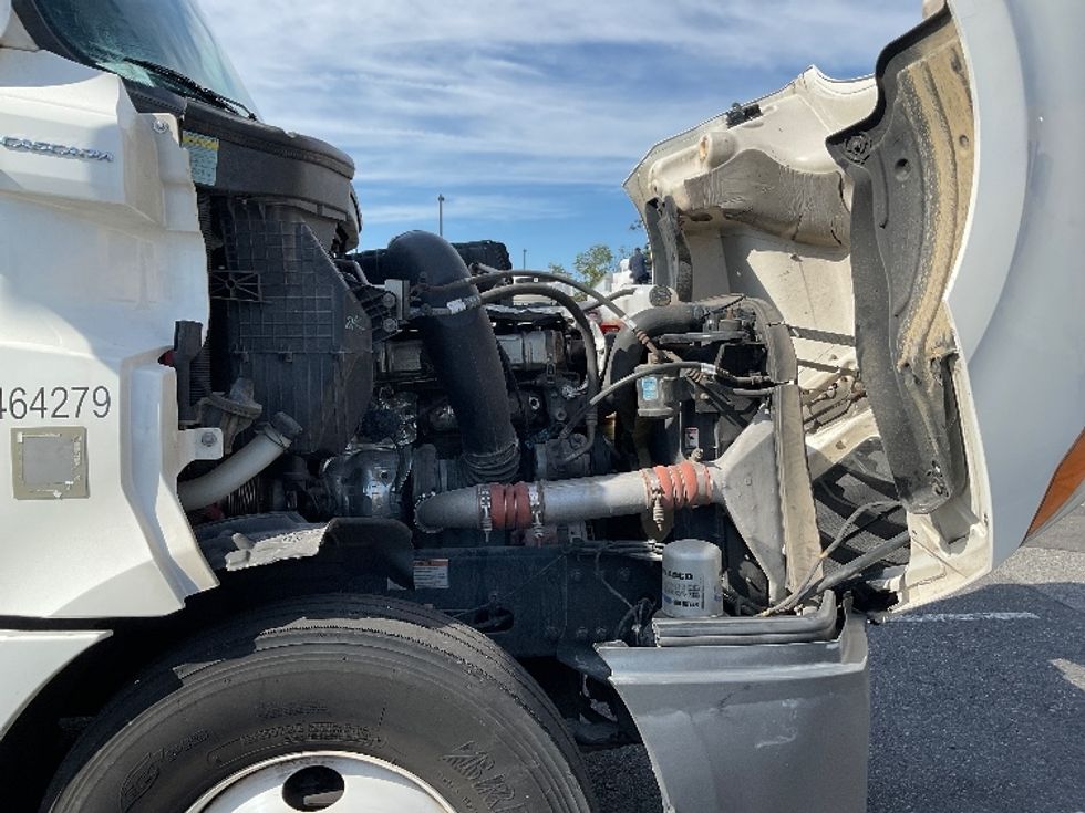 Sleeper Tractor-Heavy Duty Tractors-Freightliner-2022-T12664ST-Millville-NJ-327,285\n\t\tmiles-$ 85,250 - Image 20