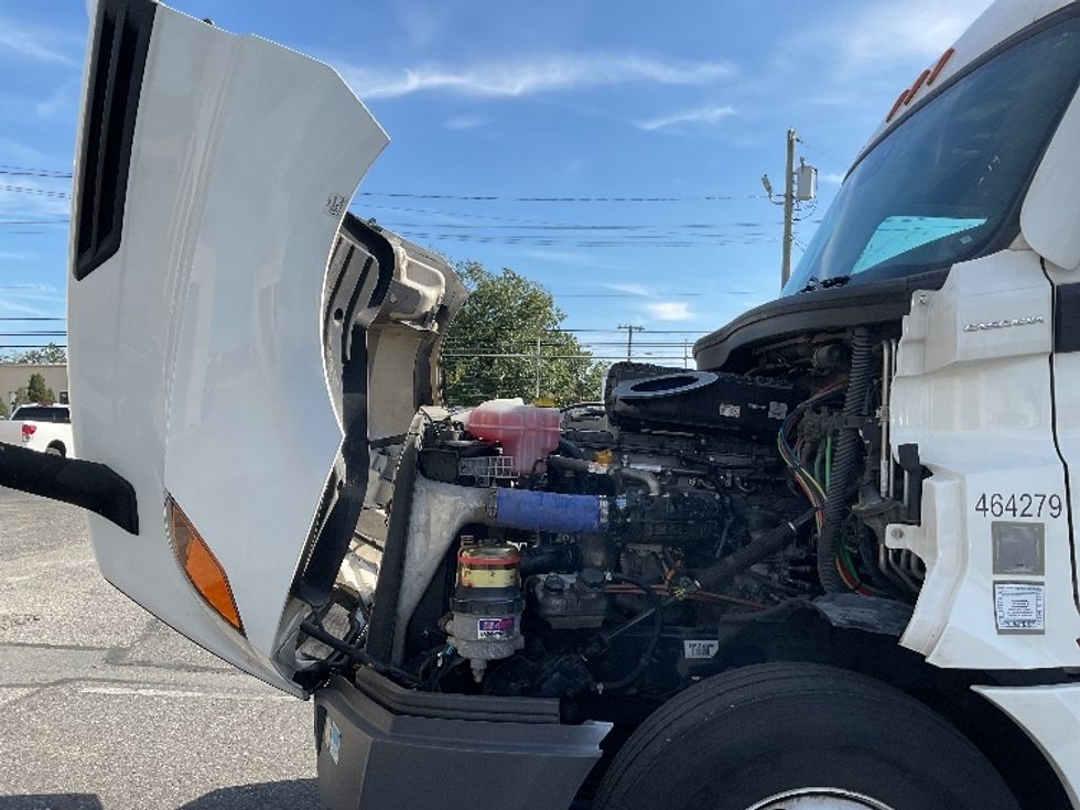 Sleeper Tractor-Heavy Duty Tractors-Freightliner-2022-T12664ST-Millville-NJ-327,285\n\t\tmiles-$ 85,250 - Image 21