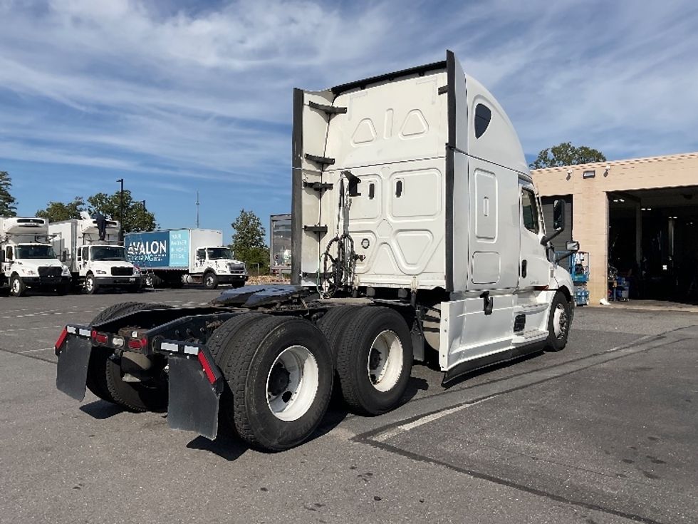 Sleeper Tractor-Heavy Duty Tractors-Freightliner-2022-T12664ST-Millville-NJ-327,285\n\t\tmiles-$ 85,250 - Image 7
