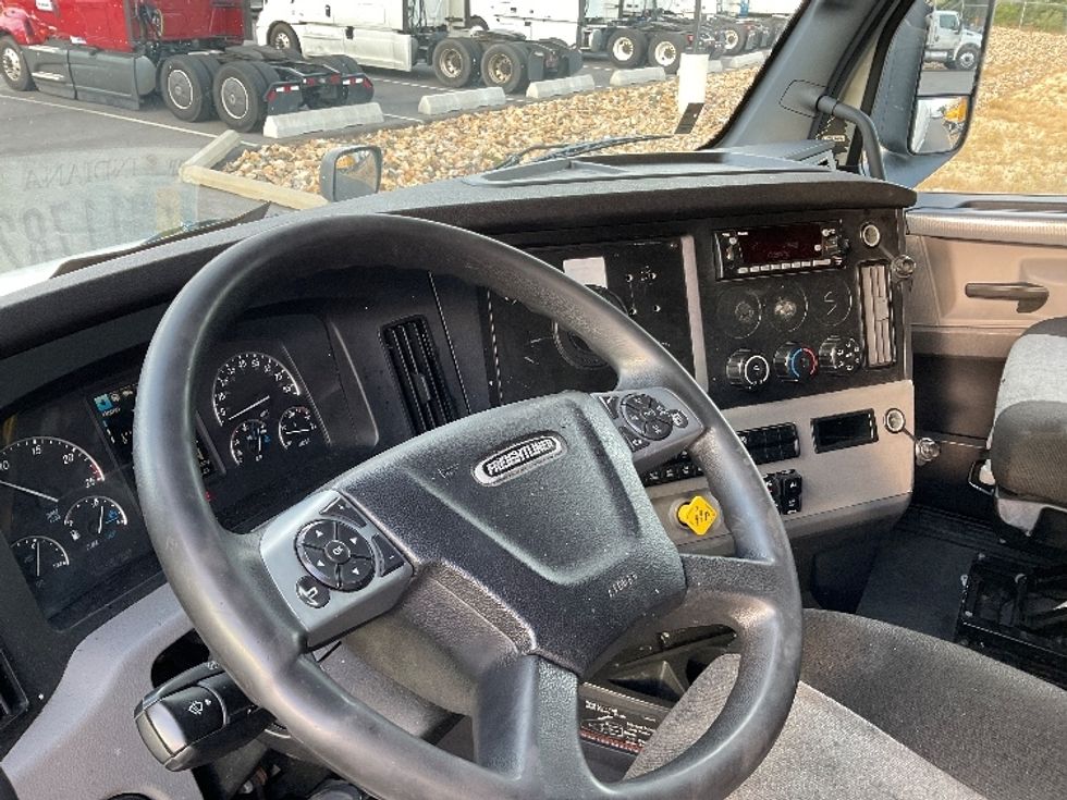 Sleeper Tractor-Heavy Duty Tractors-Freightliner-2022-T12664ST-Millville-NJ-333,587\n\t\tmiles-$ 83,750 - Image 10