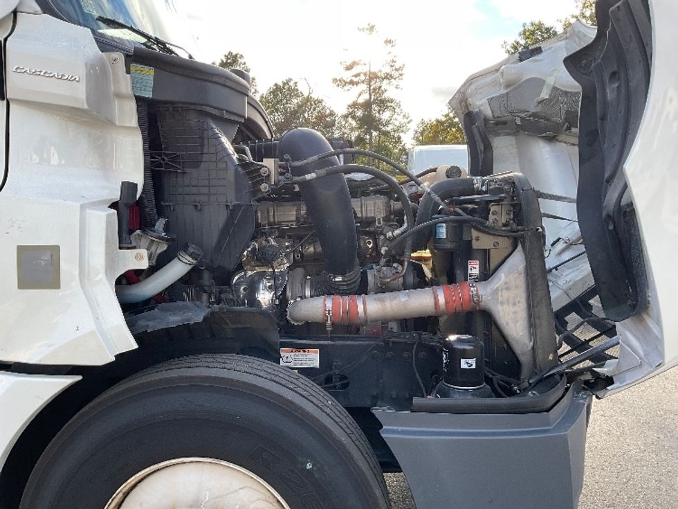 Sleeper Tractor-Heavy Duty Tractors-Freightliner-2022-T12664ST-Millville-NJ-333,587\n\t\tmiles-$ 83,750 - Image 20