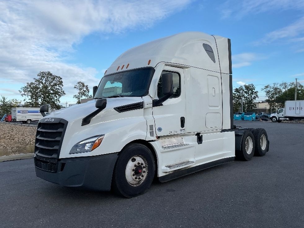 Sleeper Tractor-Heavy Duty Tractors-Freightliner-2022-T12664ST-Millville-NJ-333,587\n\t\tmiles-$ 83,750 - Image 3