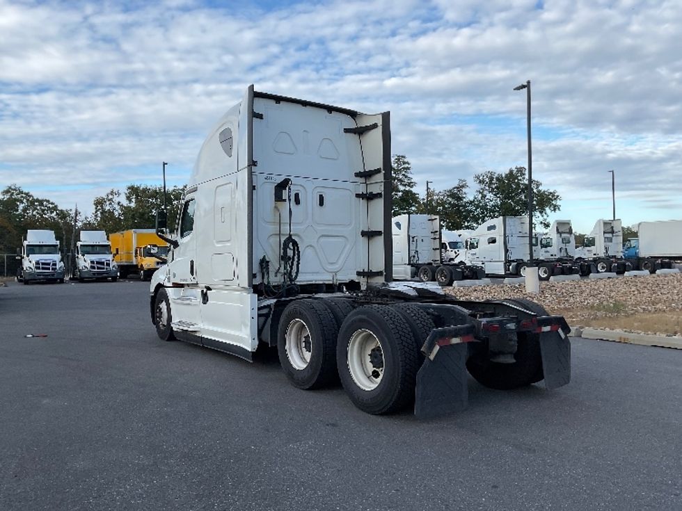 Sleeper Tractor-Heavy Duty Tractors-Freightliner-2022-T12664ST-Millville-NJ-333,587\n\t\tmiles-$ 83,750 - Image 5