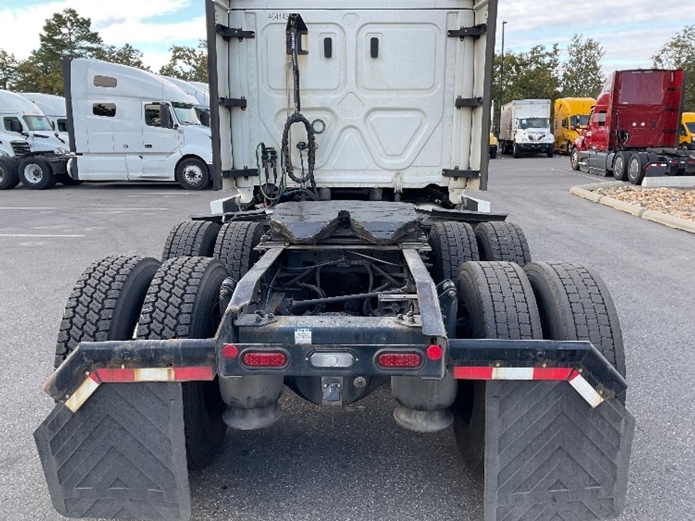 Sleeper Tractor-Heavy Duty Tractors-Freightliner-2022-T12664ST-Millville-NJ-333,587\n\t\tmiles-$ 83,750 - Image 6