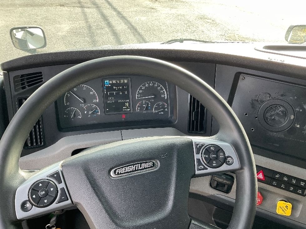 Sleeper Tractor-Heavy Duty Tractors-Freightliner-2022-T12664ST-Millville-NJ-376,975\n\t\tmiles-$ 84,750 - Image 11