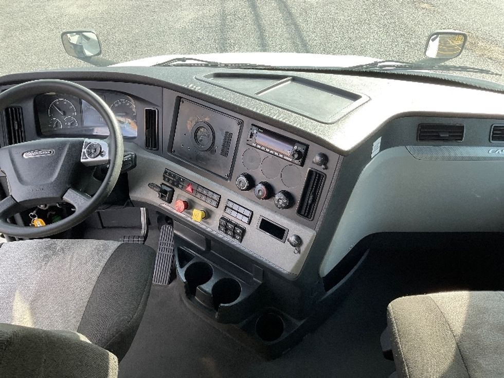 Sleeper Tractor-Heavy Duty Tractors-Freightliner-2022-T12664ST-Millville-NJ-376,975\n\t\tmiles-$ 84,750 - Image 12