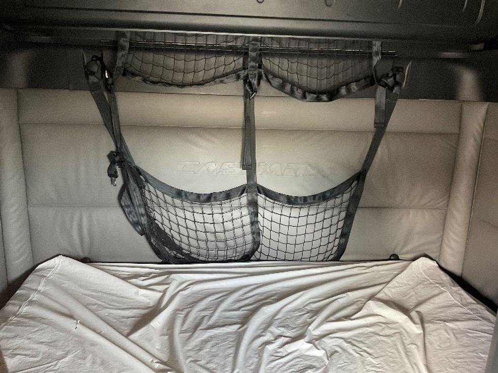 Sleeper Tractor-Heavy Duty Tractors-Freightliner-2022-T12664ST-Millville-NJ-376,975\n\t\tmiles-$ 84,750 - Image 16