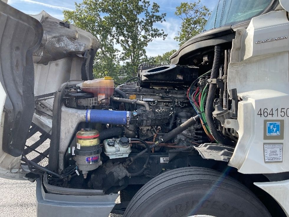 Sleeper Tractor-Heavy Duty Tractors-Freightliner-2022-T12664ST-Millville-NJ-376,975\n\t\tmiles-$ 84,750 - Image 21