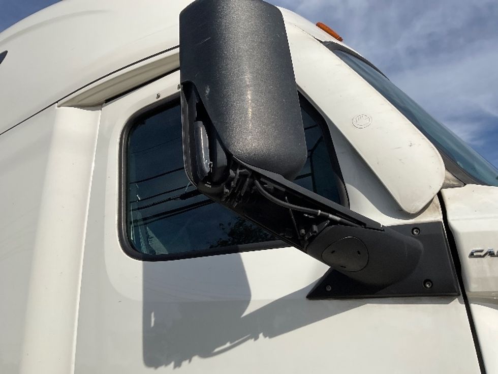 Sleeper Tractor-Heavy Duty Tractors-Freightliner-2022-T12664ST-Millville-NJ-376,975\n\t\tmiles-$ 84,750 - Image 22