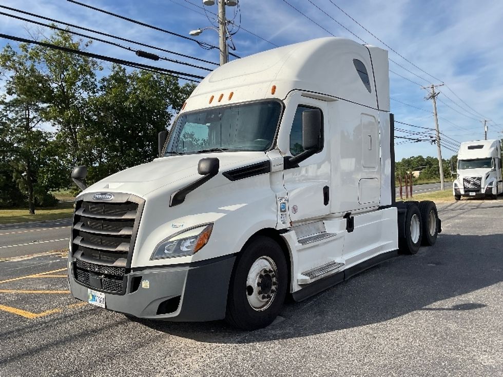 Sleeper Tractor-Heavy Duty Tractors-Freightliner-2022-T12664ST-Millville-NJ-376,975\n\t\tmiles-$ 84,750 - Image 3