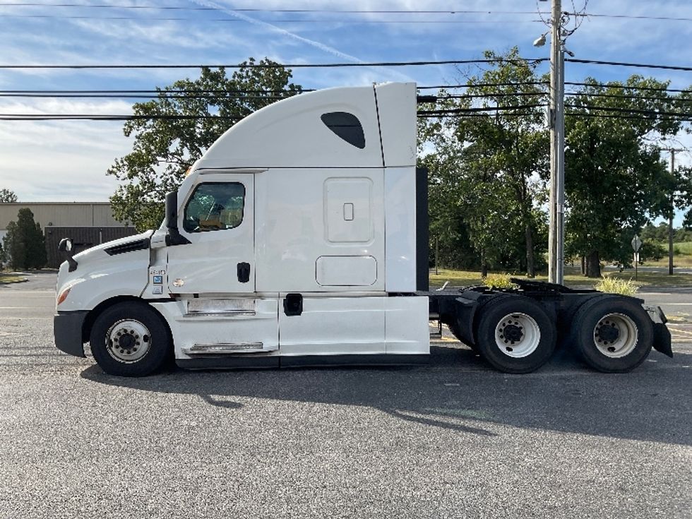 Sleeper Tractor-Heavy Duty Tractors-Freightliner-2022-T12664ST-Millville-NJ-376,975\n\t\tmiles-$ 84,750 - Image 4