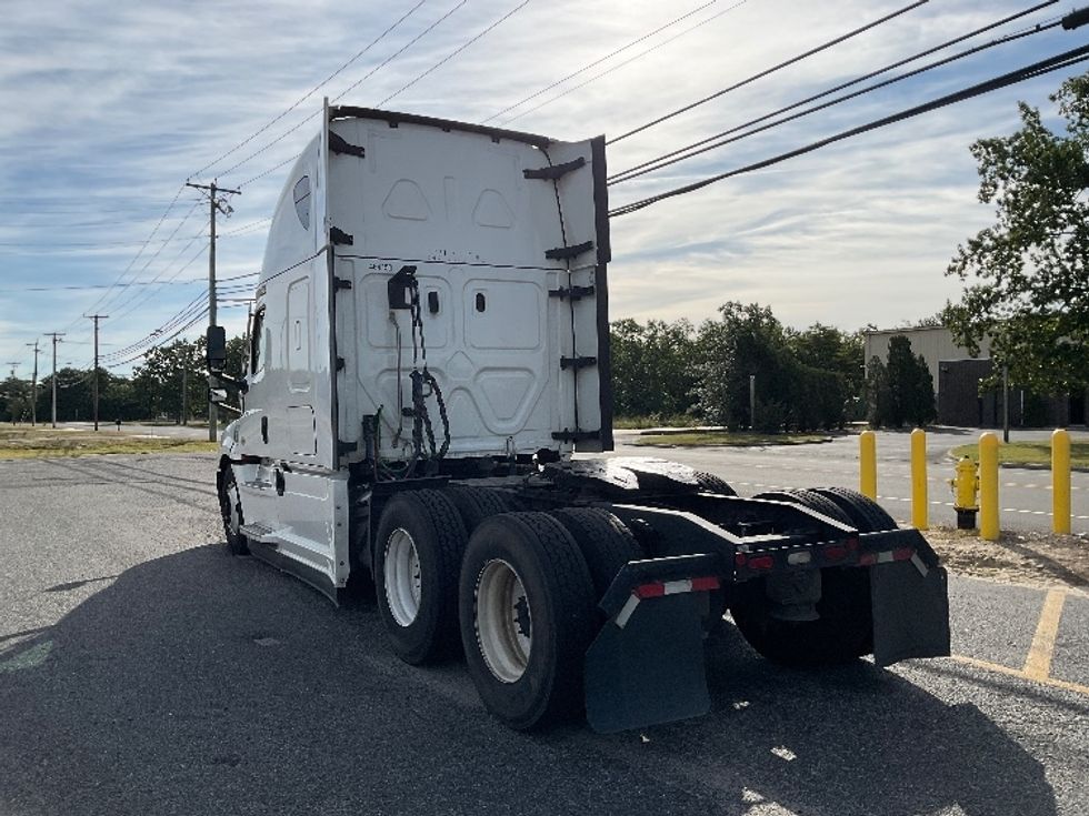 Sleeper Tractor-Heavy Duty Tractors-Freightliner-2022-T12664ST-Millville-NJ-376,975\n\t\tmiles-$ 84,750 - Image 5