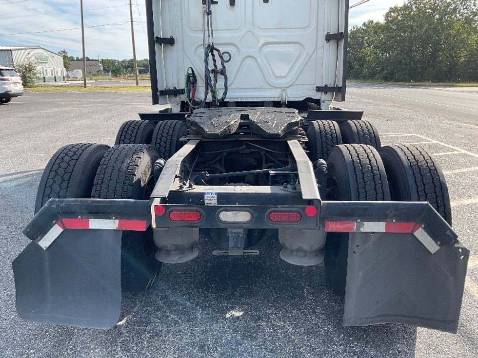 Sleeper Tractor-Heavy Duty Tractors-Freightliner-2022-T12664ST-Millville-NJ-376,975\n\t\tmiles-$ 84,750 - Image 6