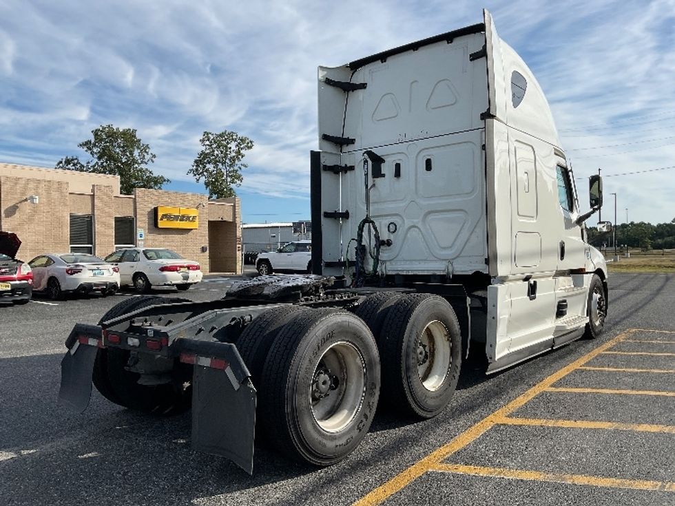 Sleeper Tractor-Heavy Duty Tractors-Freightliner-2022-T12664ST-Millville-NJ-376,975\n\t\tmiles-$ 84,750 - Image 7