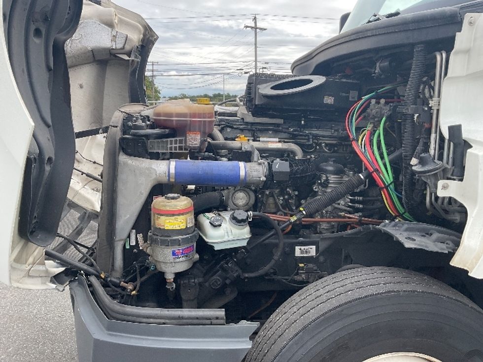 Sleeper Tractor-Heavy Duty Tractors-Freightliner-2022-T12664ST-Millville-NJ-411,025\n\t\tmiles-$ 76,000 - Image 21