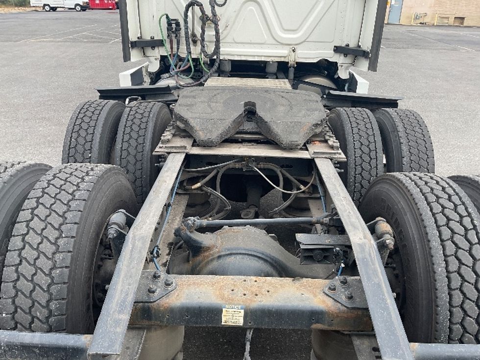 Sleeper Tractor-Heavy Duty Tractors-Freightliner-2022-T12664ST-Millville-NJ-411,025\n\t\tmiles-$ 76,000 - Image 6