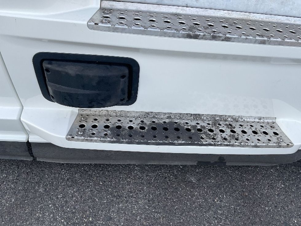 Sleeper Tractor-Heavy Duty Tractors-Freightliner-2022-T12664ST-Millville-NJ-445,395\n\t\tmiles-$ 73,750 - Image 23