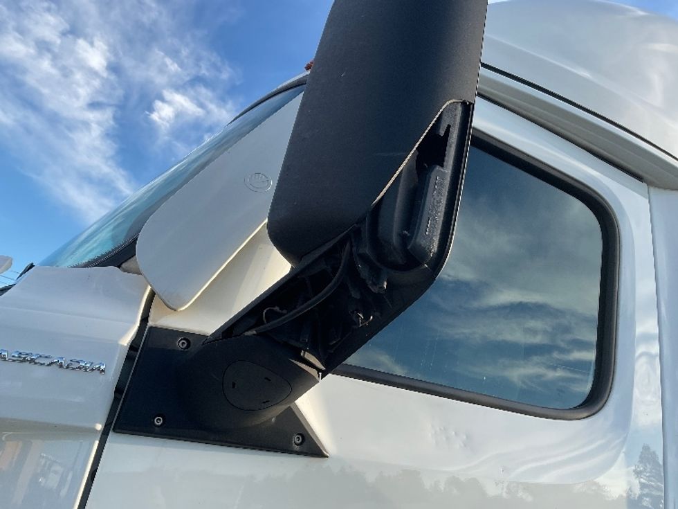 Sleeper Tractor-Heavy Duty Tractors-Freightliner-2022-T12664ST-Millville-NJ-445,395\n\t\tmiles-$ 73,750 - Image 24