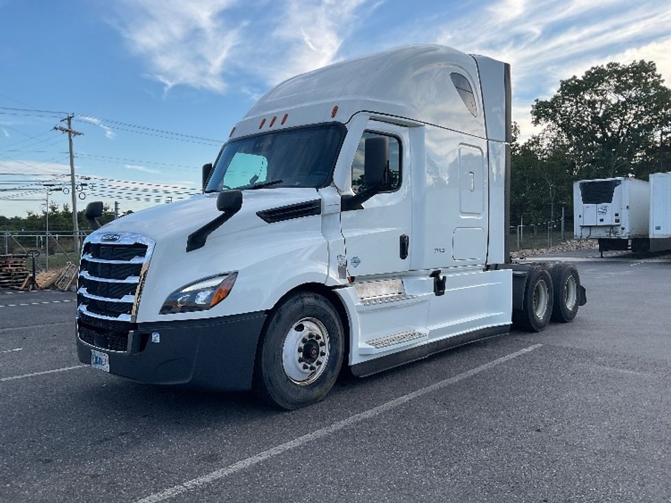 Sleeper Tractor-Heavy Duty Tractors-Freightliner-2022-T12664ST-Millville-NJ-445,395\n\t\tmiles-$ 73,750 - Image 3