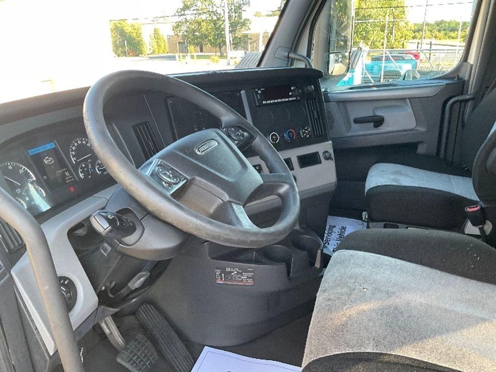 Sleeper Tractor-Heavy Duty Tractors-Freightliner-2022-T12664ST-Millville-NJ-446,488\n\t\tmiles-$ 72,750 - Image 10