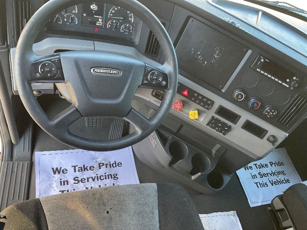 Sleeper Tractor-Heavy Duty Tractors-Freightliner-2022-T12664ST-Millville-NJ-446,488\n\t\tmiles-$ 72,750 - Image 11