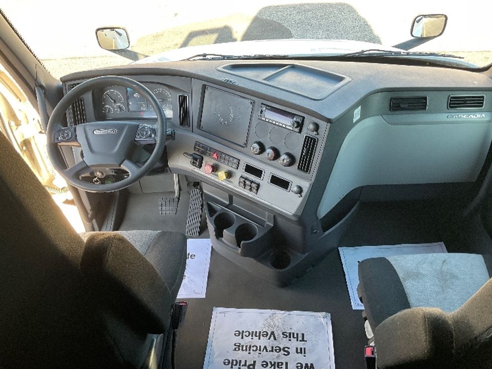 Sleeper Tractor-Heavy Duty Tractors-Freightliner-2022-T12664ST-Millville-NJ-446,488\n\t\tmiles-$ 72,750 - Image 12