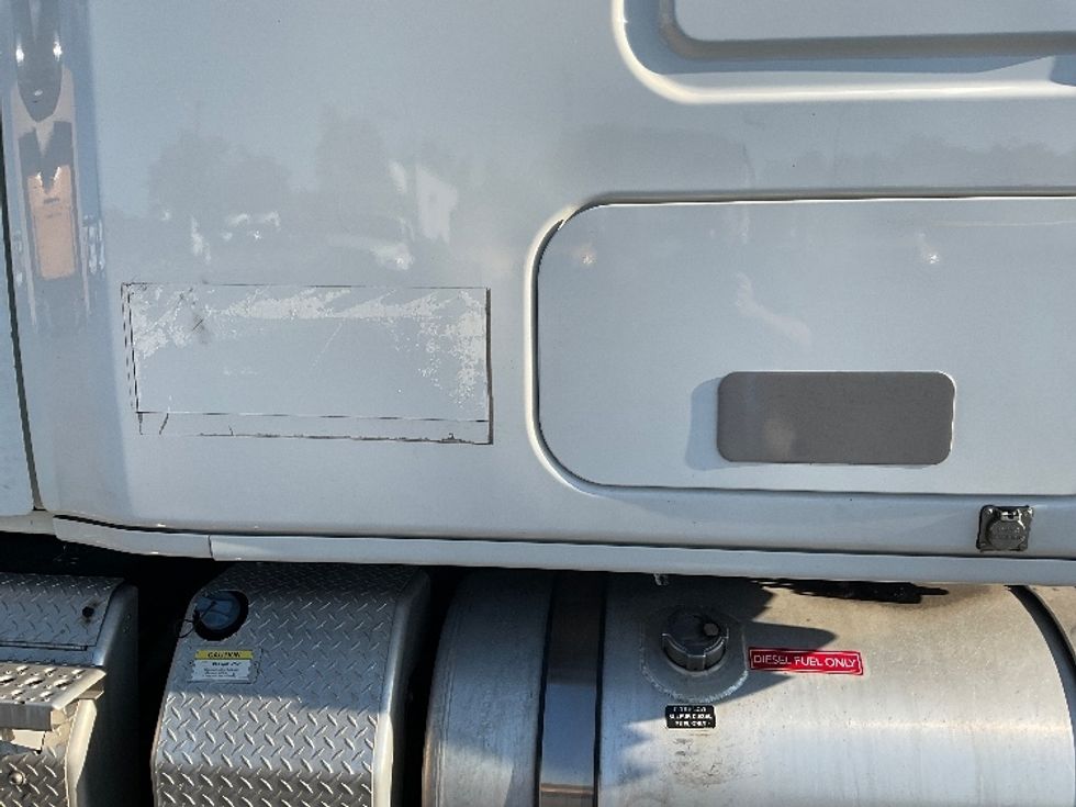 Sleeper Tractor-Heavy Duty Tractors-Freightliner-2022-T12664ST-Millville-NJ-446,488\n\t\tmiles-$ 72,750 - Image 22