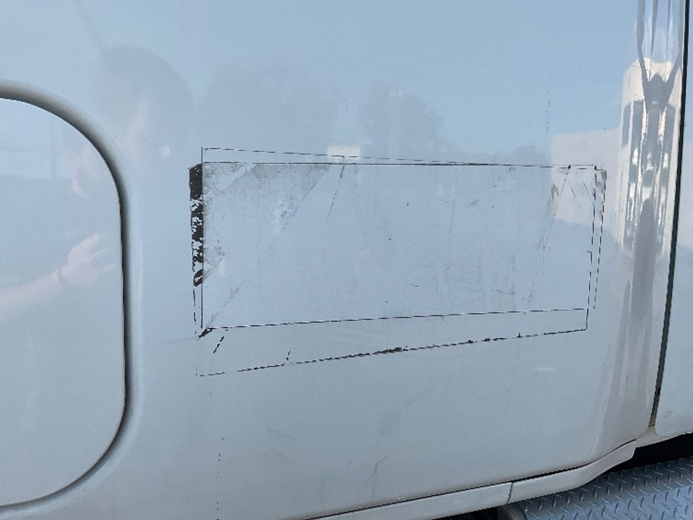 Sleeper Tractor-Heavy Duty Tractors-Freightliner-2022-T12664ST-Millville-NJ-446,488\n\t\tmiles-$ 72,750 - Image 24