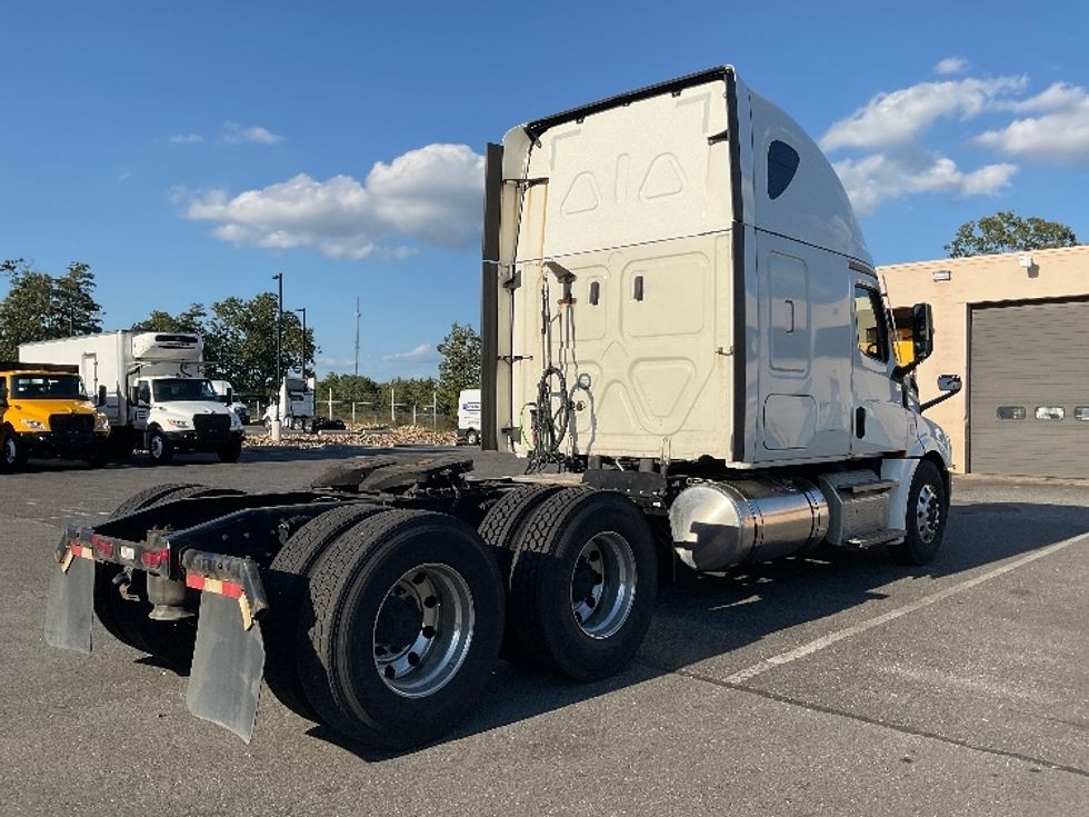 Sleeper Tractor-Heavy Duty Tractors-Freightliner-2022-T12664ST-Millville-NJ-446,488\n\t\tmiles-$ 72,750 - Image 7