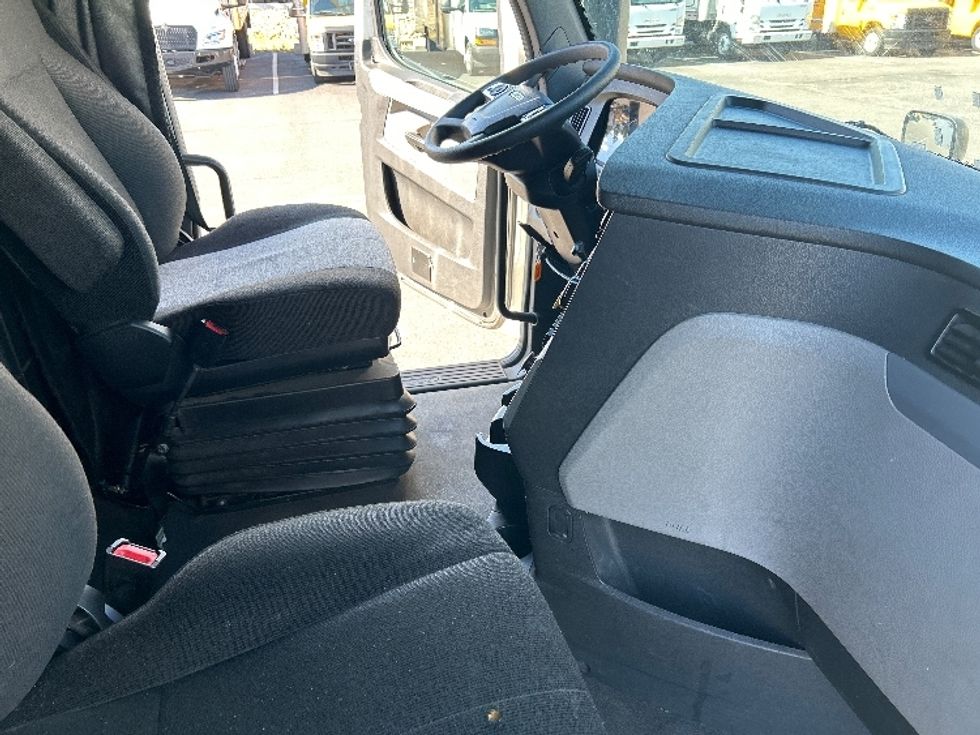 Sleeper Tractor-Heavy Duty Tractors-Freightliner-2022-T12664ST-Millville-NJ-450,575\n\t\tmiles-$ 73,250 - Image 15