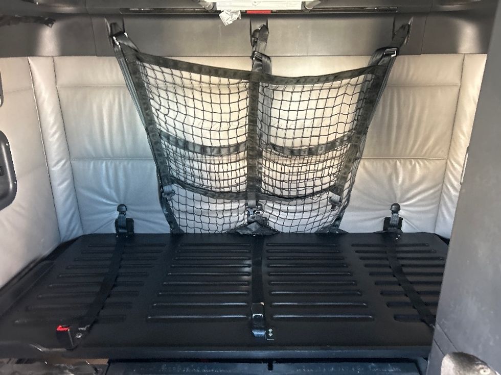 Sleeper Tractor-Heavy Duty Tractors-Freightliner-2022-T12664ST-Millville-NJ-450,575\n\t\tmiles-$ 73,250 - Image 16