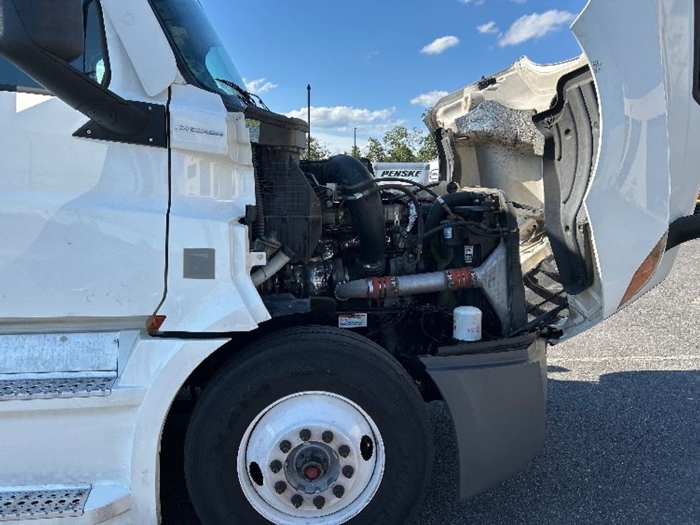Sleeper Tractor-Heavy Duty Tractors-Freightliner-2022-T12664ST-Millville-NJ-450,575\n\t\tmiles-$ 73,250 - Image 20