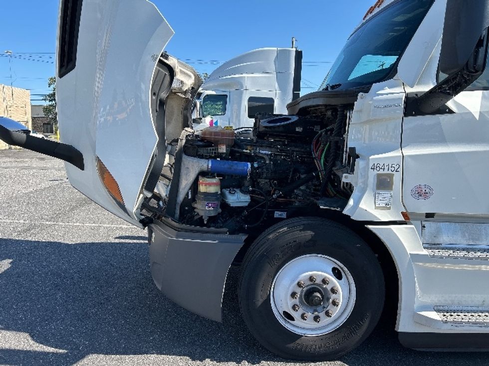 Sleeper Tractor-Heavy Duty Tractors-Freightliner-2022-T12664ST-Millville-NJ-450,575\n\t\tmiles-$ 73,250 - Image 21
