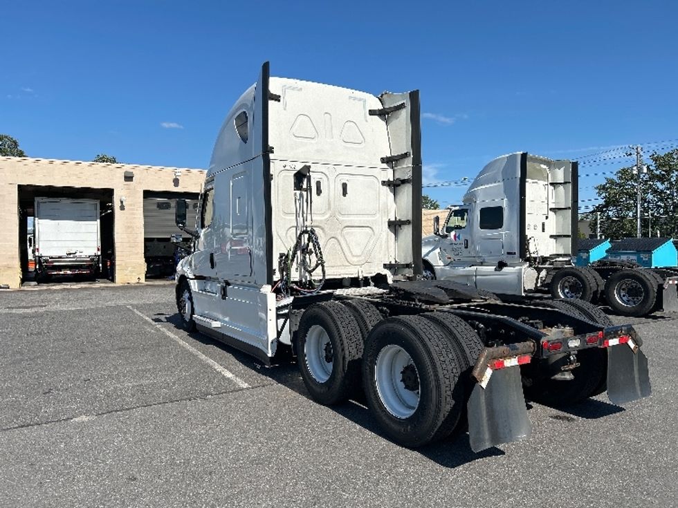 Sleeper Tractor-Heavy Duty Tractors-Freightliner-2022-T12664ST-Millville-NJ-450,575\n\t\tmiles-$ 73,250 - Image 5