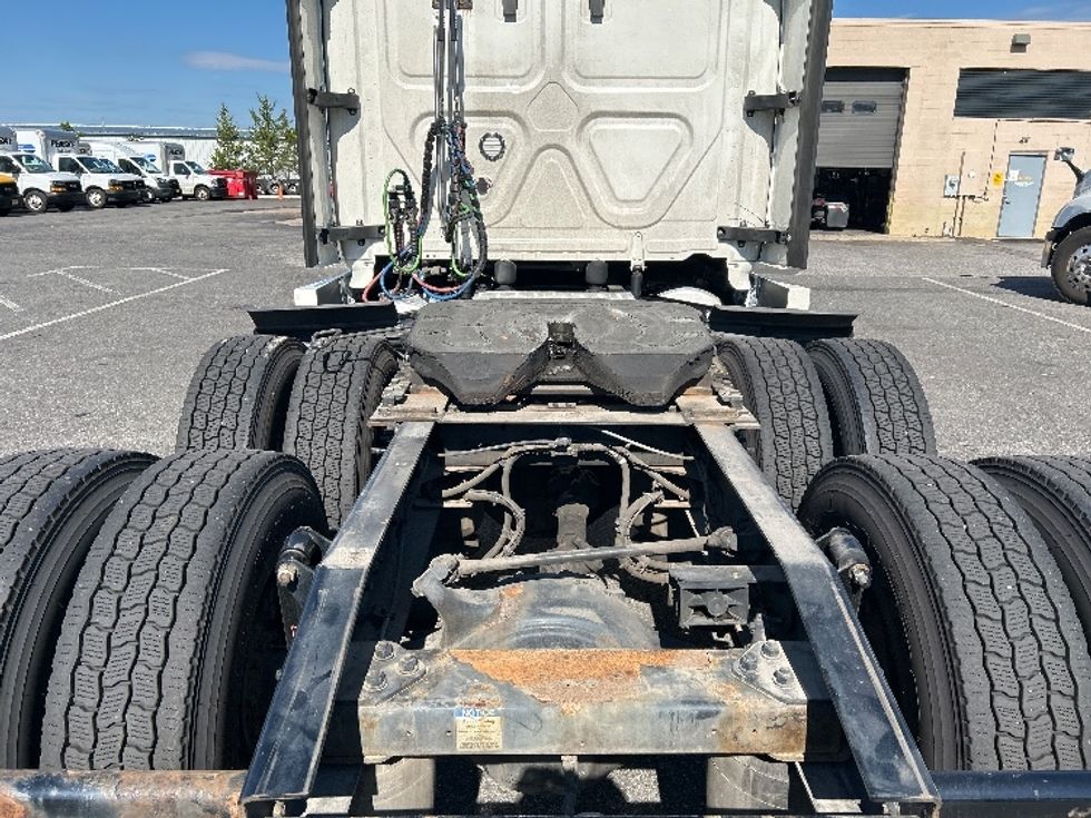 Sleeper Tractor-Heavy Duty Tractors-Freightliner-2022-T12664ST-Millville-NJ-450,575\n\t\tmiles-$ 73,250 - Image 6
