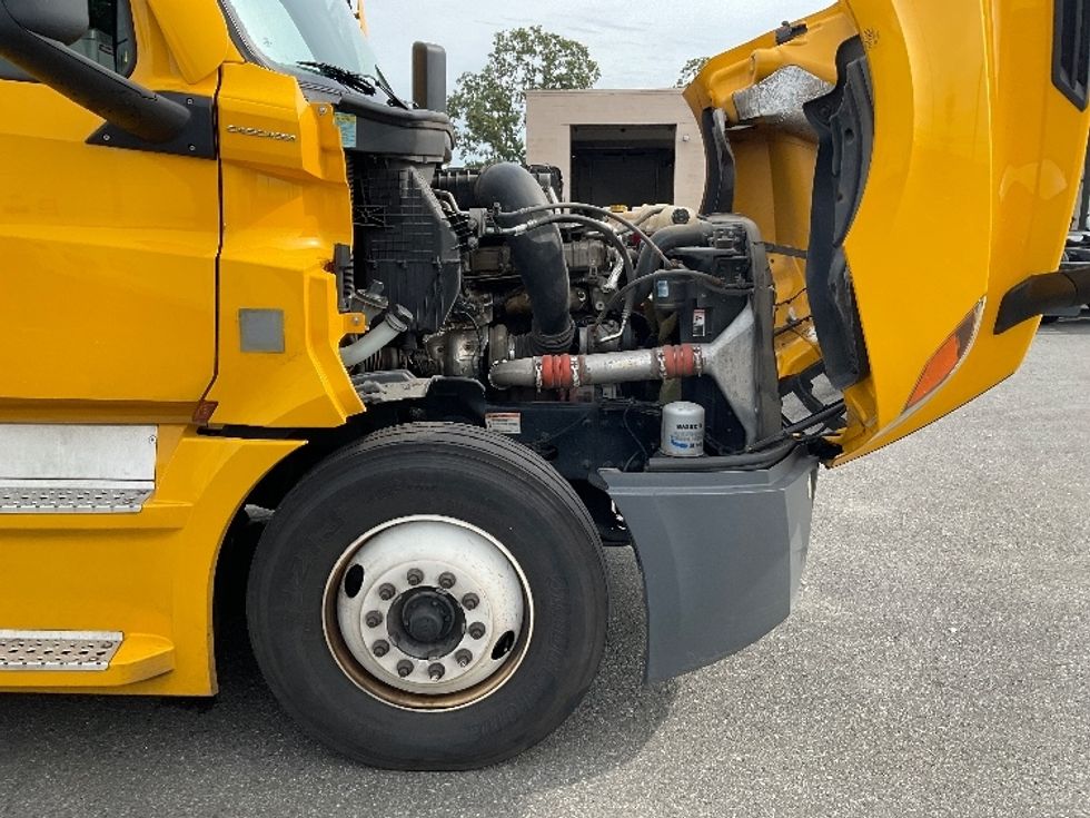 Sleeper Tractor-Heavy Duty Tractors-Freightliner-2022-T12664ST-Millville-NJ-475,226\n\t\tmiles-$ 66,750 - Image 20