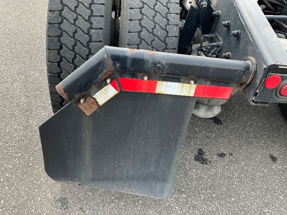 Sleeper Tractor-Heavy Duty Tractors-Freightliner-2022-T12664ST-Millville-NJ-475,226\n\t\tmiles-$ 66,750 - Image 24