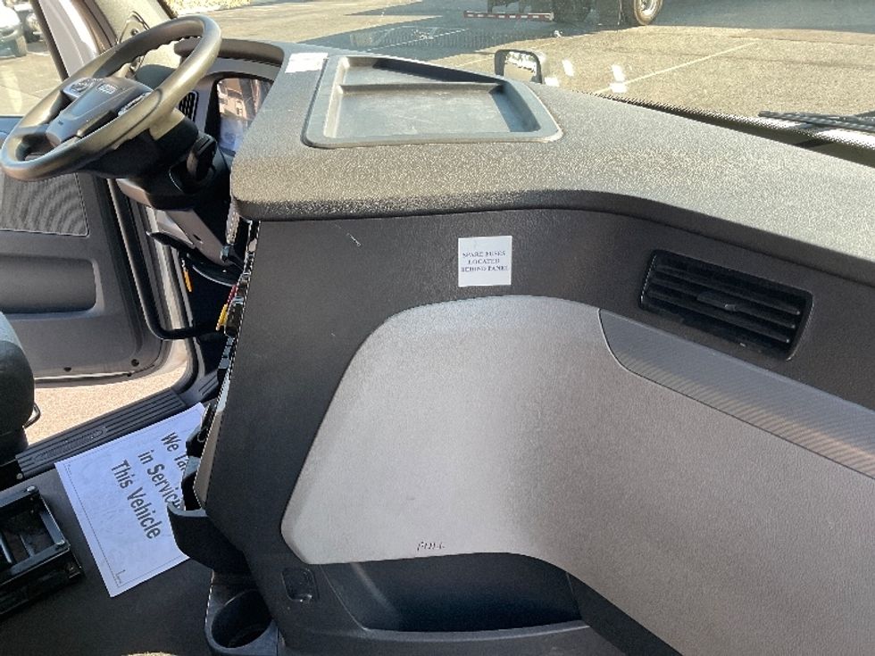 Sleeper Tractor-Heavy Duty Tractors-Freightliner-2022-T12664ST-Millville-NJ-491,055\n\t\tmiles-$ 69,500 - Image 15