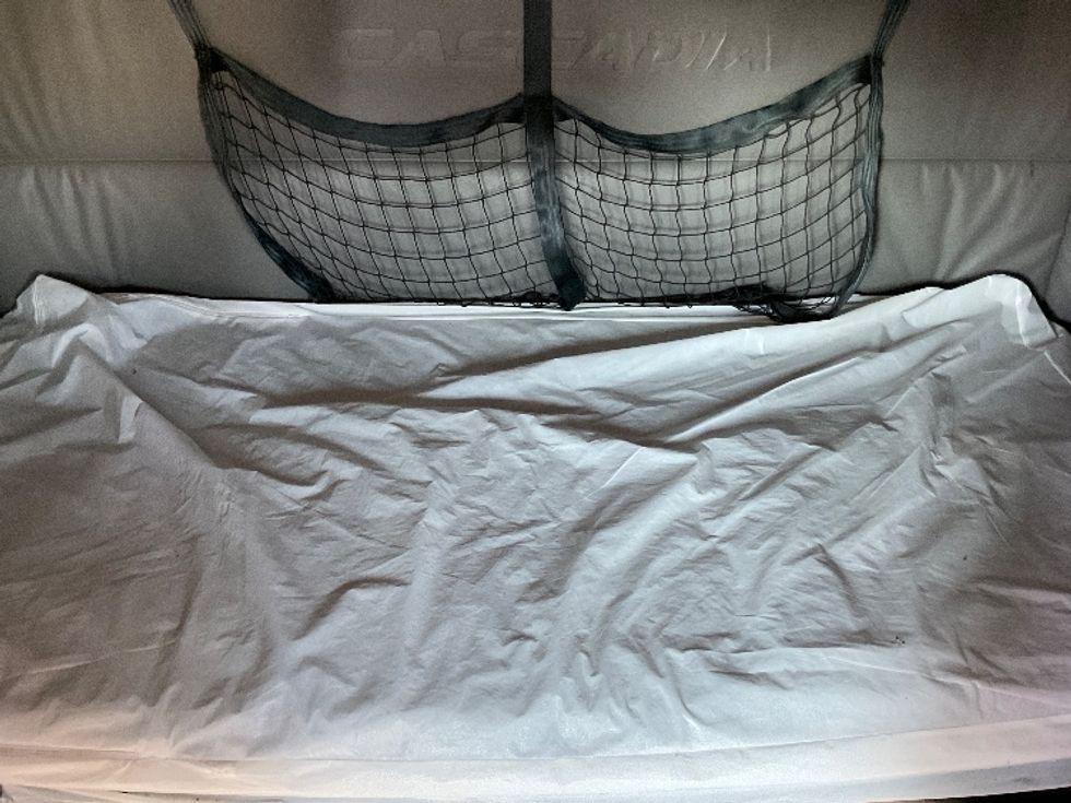 Sleeper Tractor-Heavy Duty Tractors-Freightliner-2022-T12664ST-Millville-NJ-491,055\n\t\tmiles-$ 69,500 - Image 16