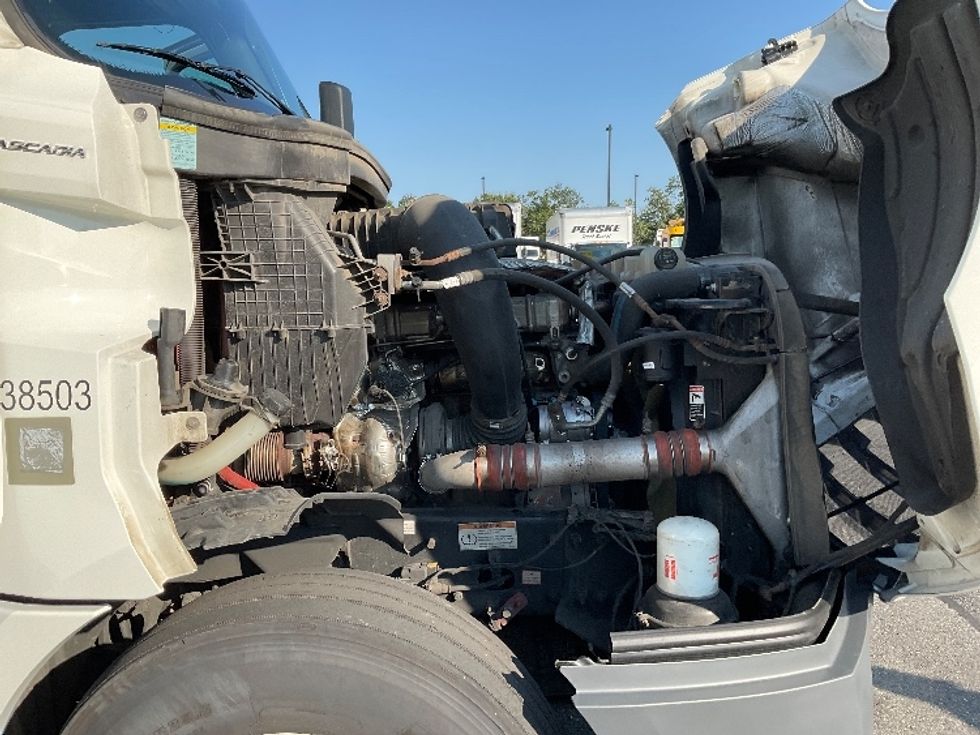 Sleeper Tractor-Heavy Duty Tractors-Freightliner-2022-T12664ST-Millville-NJ-491,055\n\t\tmiles-$ 69,500 - Image 20