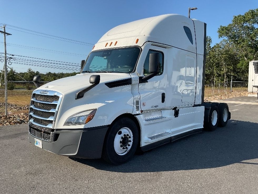 Sleeper Tractor-Heavy Duty Tractors-Freightliner-2022-T12664ST-Millville-NJ-491,055\n\t\tmiles-$ 69,500 - Image 3