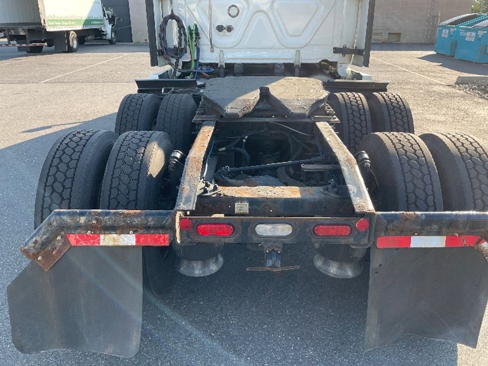 Sleeper Tractor-Heavy Duty Tractors-Freightliner-2022-T12664ST-Millville-NJ-491,055\n\t\tmiles-$ 69,500 - Image 6