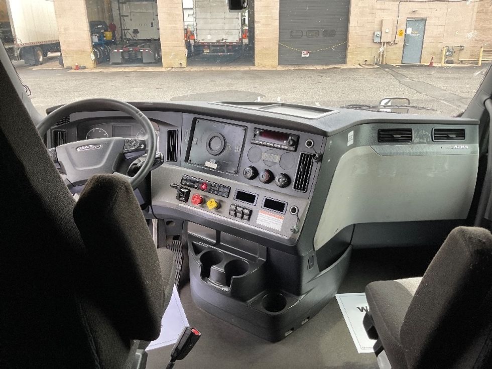 Sleeper Tractor-Heavy Duty Tractors-Freightliner-2022-T12664ST-Millville-NJ-528,044\n\t\tmiles-$ 66,250 - Image 12