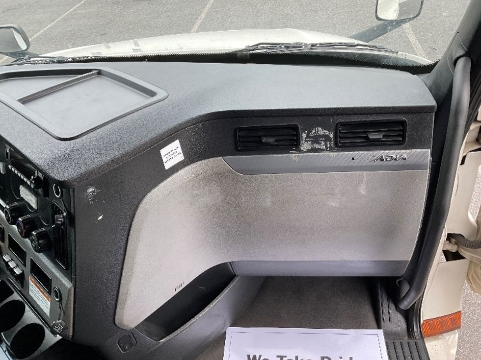 Sleeper Tractor-Heavy Duty Tractors-Freightliner-2022-T12664ST-Millville-NJ-528,044\n\t\tmiles-$ 66,250 - Image 14