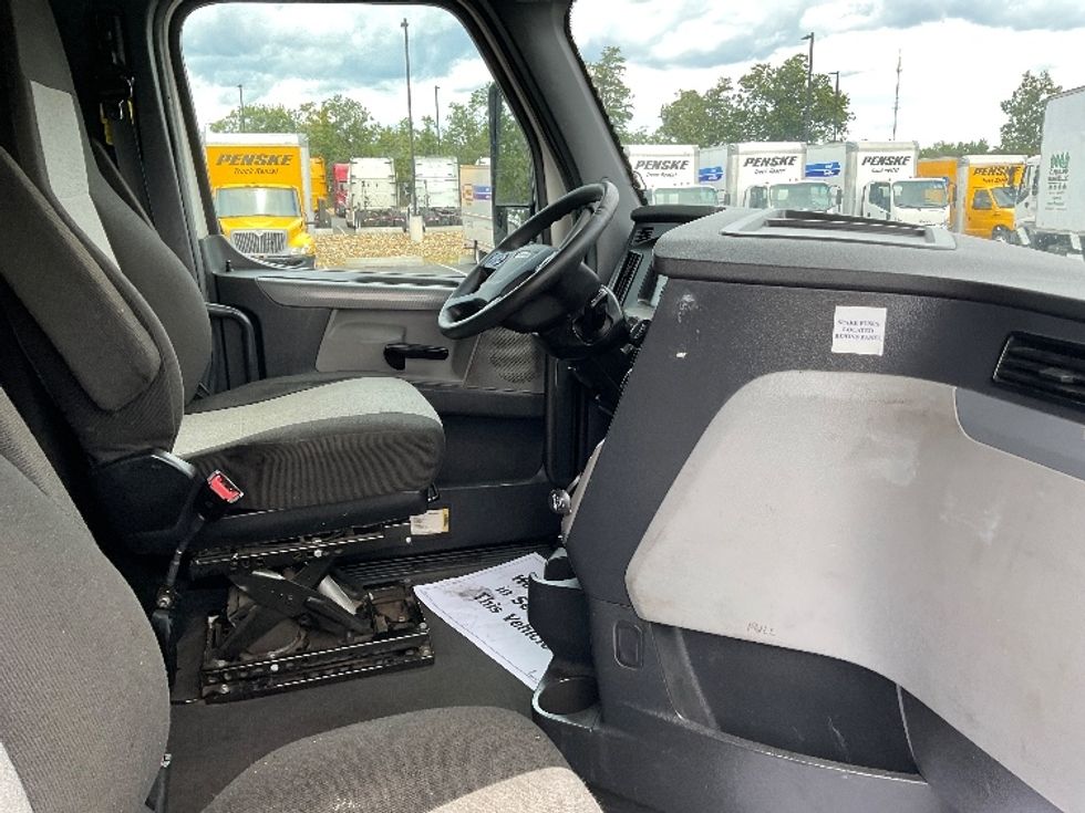 Sleeper Tractor-Heavy Duty Tractors-Freightliner-2022-T12664ST-Millville-NJ-528,044\n\t\tmiles-$ 66,250 - Image 15