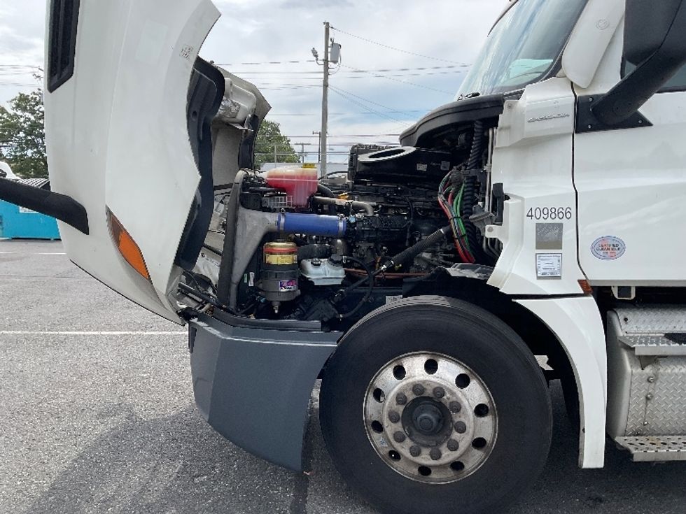 Sleeper Tractor-Heavy Duty Tractors-Freightliner-2022-T12664ST-Millville-NJ-528,044\n\t\tmiles-$ 66,250 - Image 21