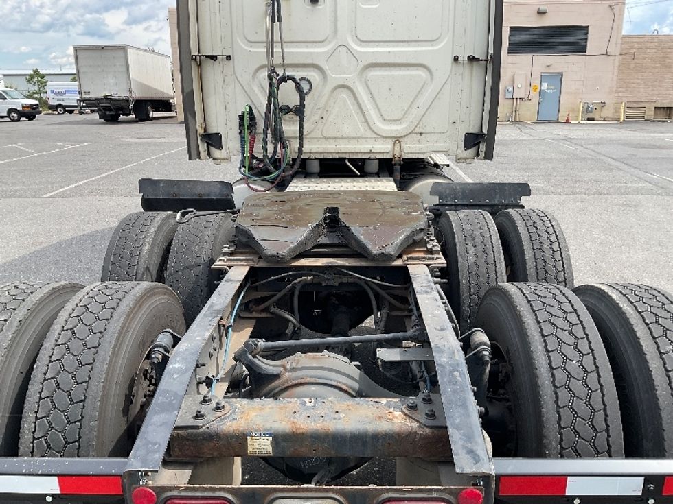 Sleeper Tractor-Heavy Duty Tractors-Freightliner-2022-T12664ST-Millville-NJ-528,044\n\t\tmiles-$ 66,250 - Image 6