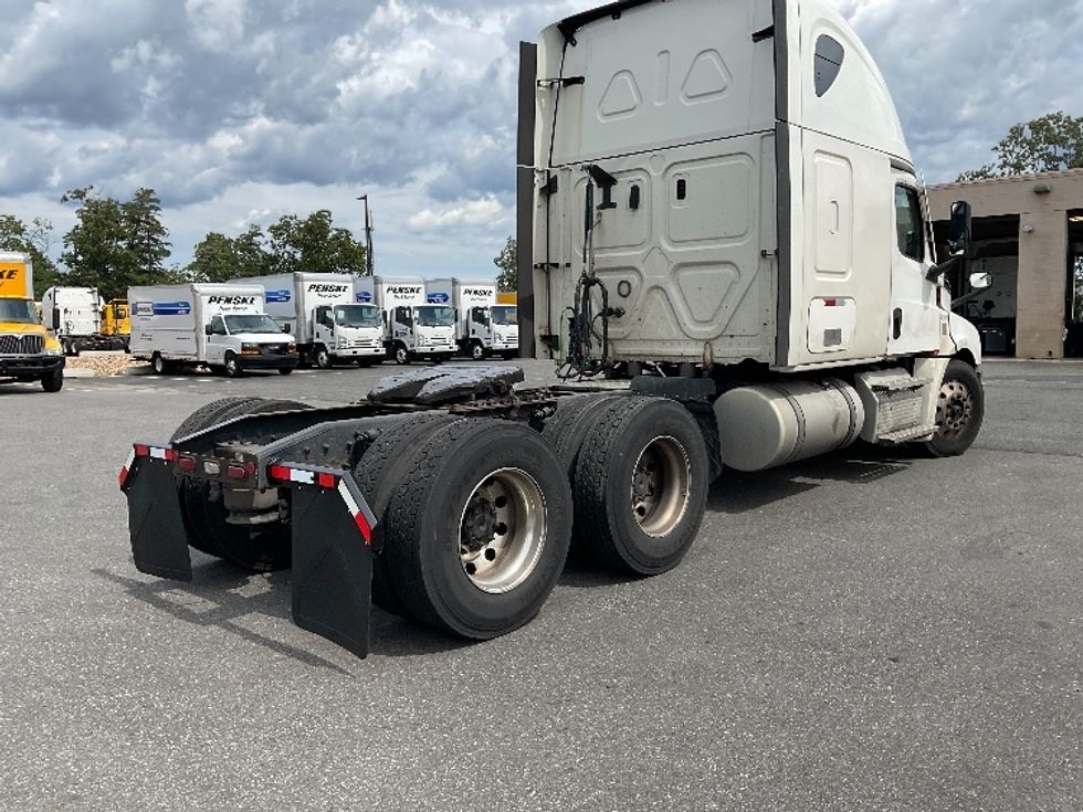 Sleeper Tractor-Heavy Duty Tractors-Freightliner-2022-T12664ST-Millville-NJ-528,044\n\t\tmiles-$ 66,250 - Image 7