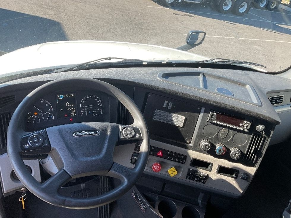 Sleeper Tractor-Heavy Duty Tractors-Freightliner-2022-T12664ST-Millville-NJ-529,717\n\t\tmiles-$ 66,250 - Image 11