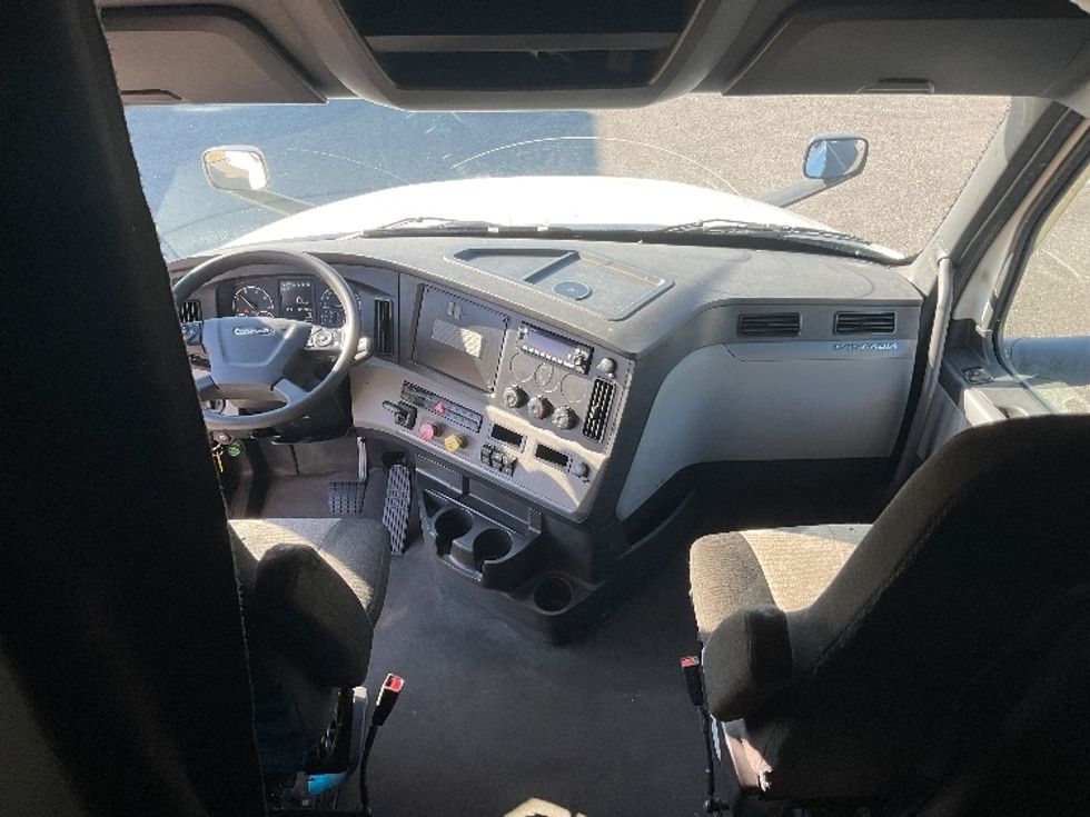 Sleeper Tractor-Heavy Duty Tractors-Freightliner-2022-T12664ST-Millville-NJ-529,717\n\t\tmiles-$ 66,250 - Image 12